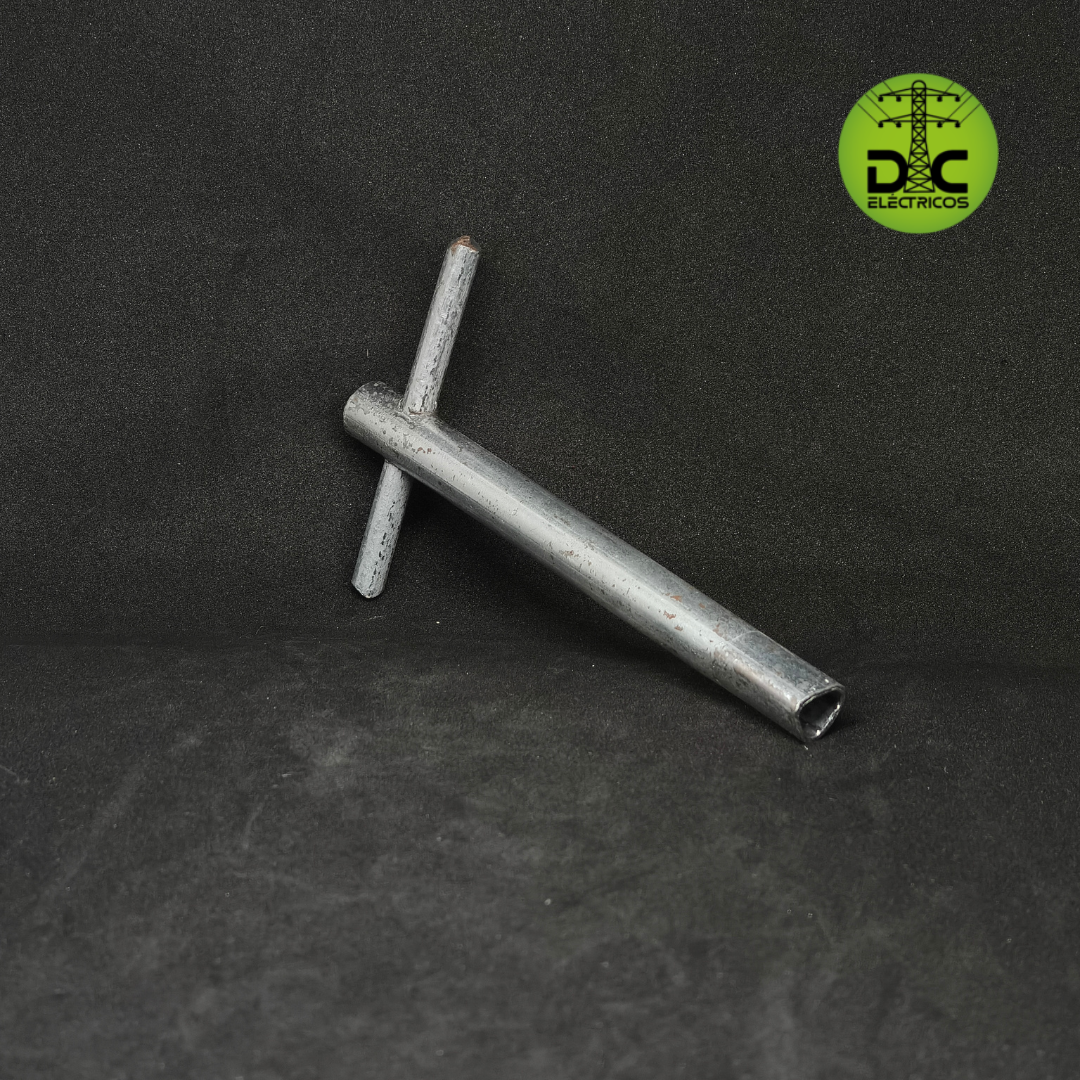 llave triangular para contador larga